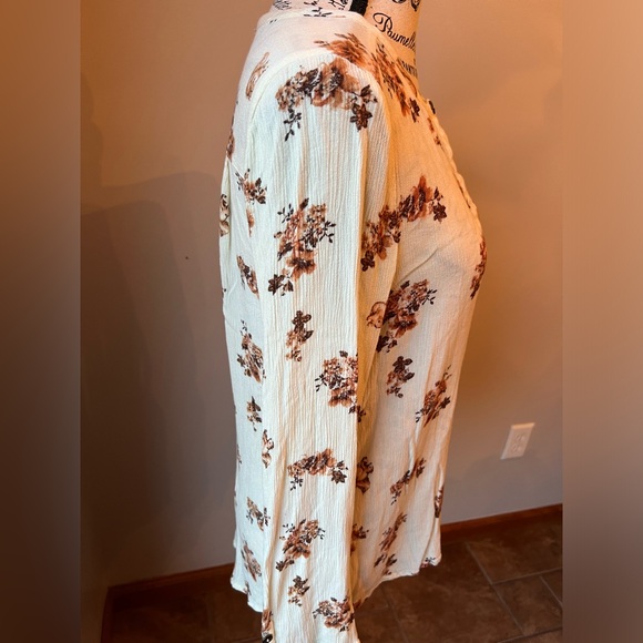 Altar’d State Squirrels and Flowers Blouse - Picture 6 of 12